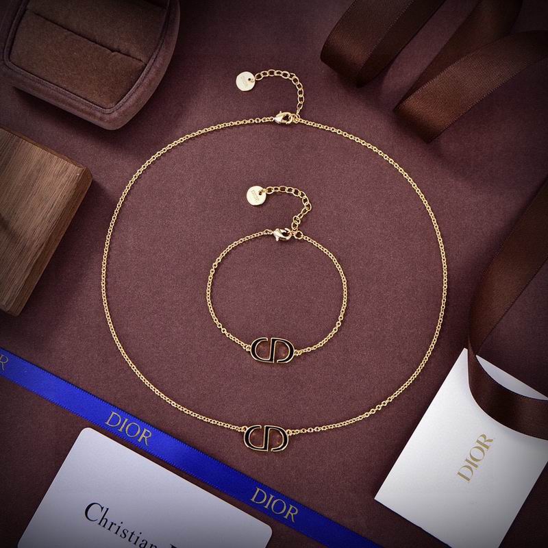 Dior Necklace 01lyr17